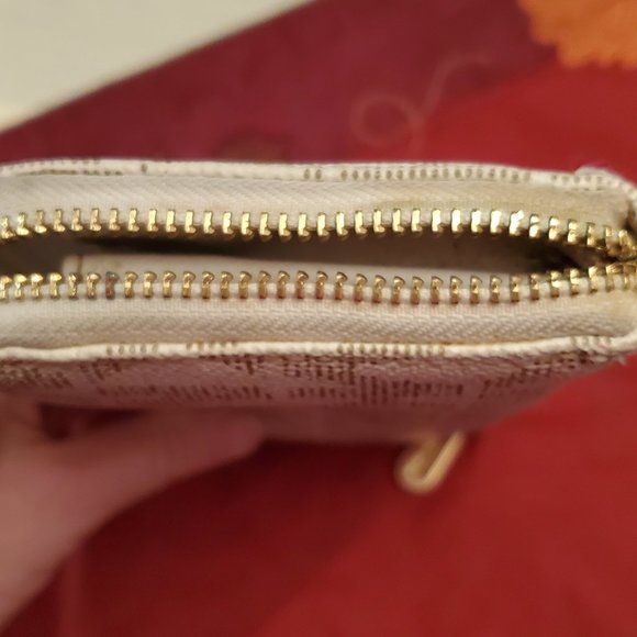 Michael Kors Designer Tan Zip Around Clutch Wallet - Picture 3 of 6